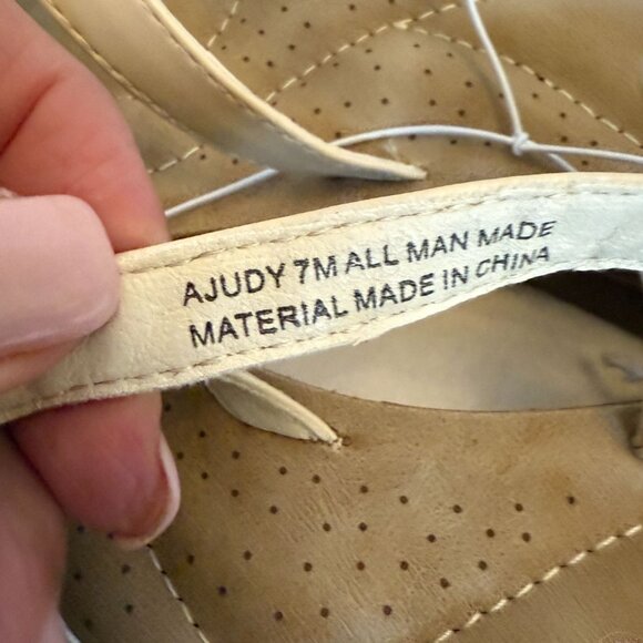 Andiamo NWOB AJudy Women’s Sz 7M Beige Floral Sandals – Comfort Slingback Wedge - Picture 4 of 8